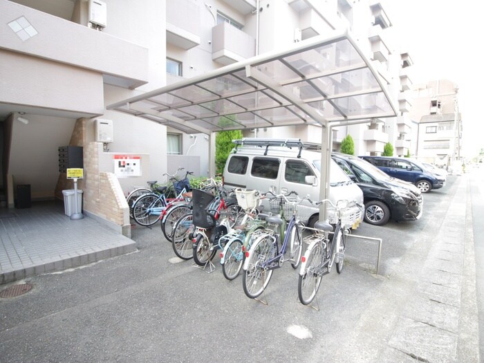 物件外観写真4　(駐輪場)