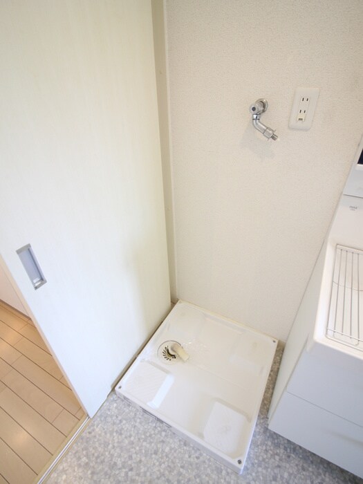 物件内観写真11　(洗濯機置場)