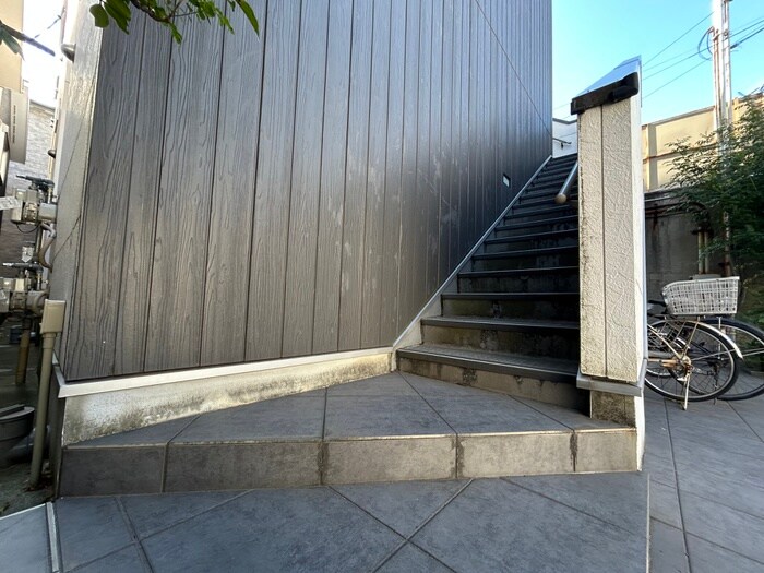 物件外観写真3　(エントランス部分)