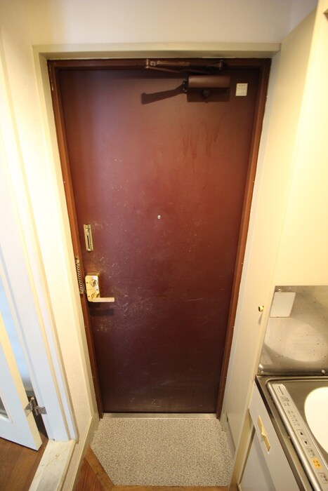 物件内観写真10　(玄関)