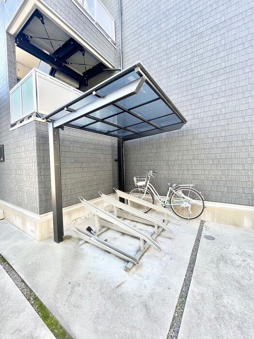 物件外観写真4　(駐輪場)