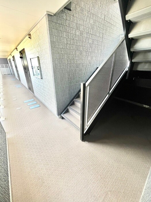 物件外観写真5　(エントランス部分)