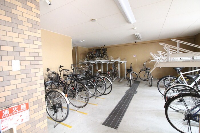 物件外観写真5　(駐輪場)