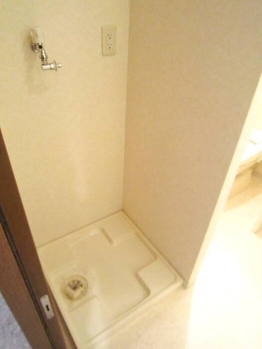 物件内観写真10　(洗濯機置場)