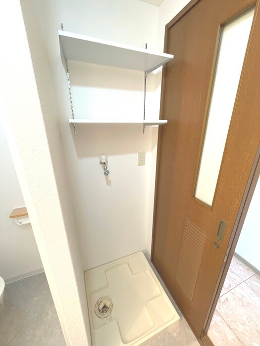 物件内観写真10　(洗濯機置場)