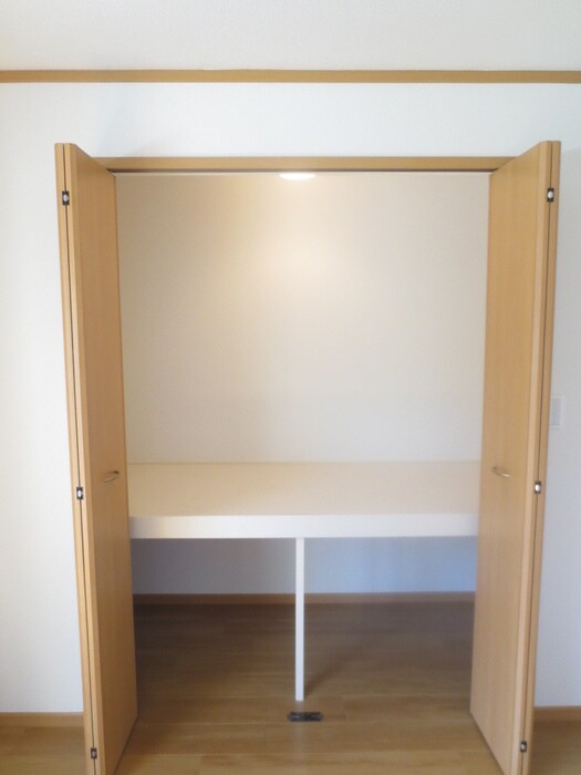 物件内観写真10　(収納)