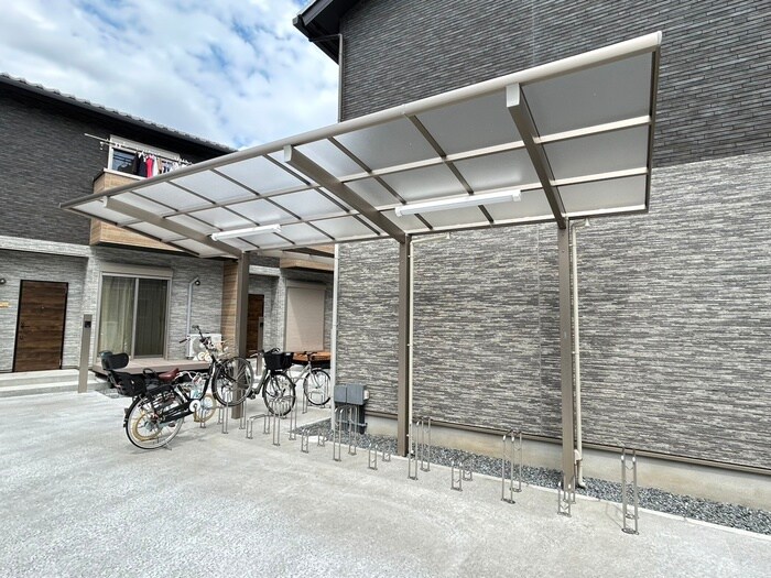 物件外観写真5　(駐輪場)