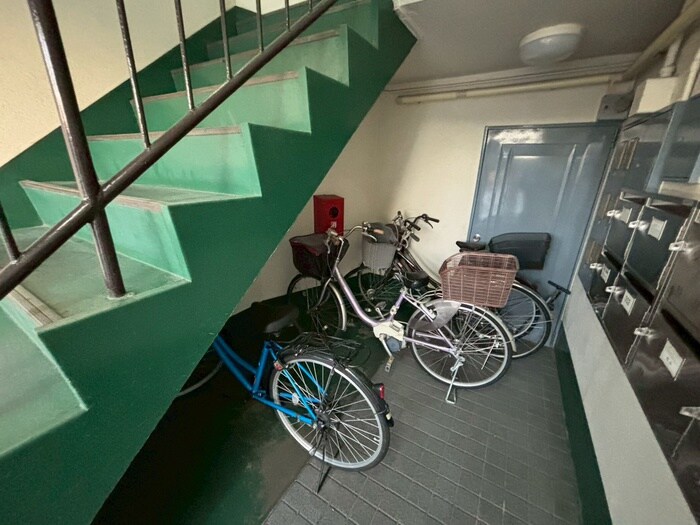 物件外観写真3　(駐輪場)