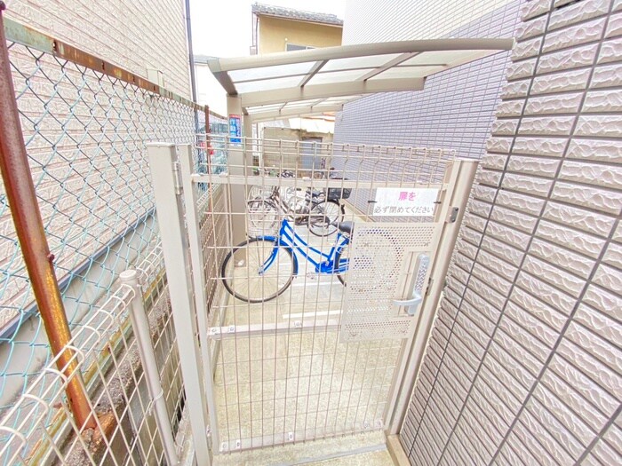 物件外観写真6　(駐輪場)