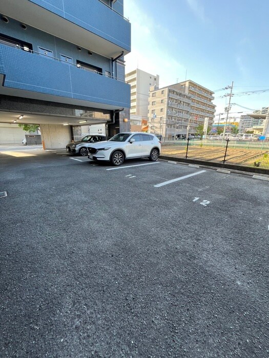 物件外観写真2　(駐車場)