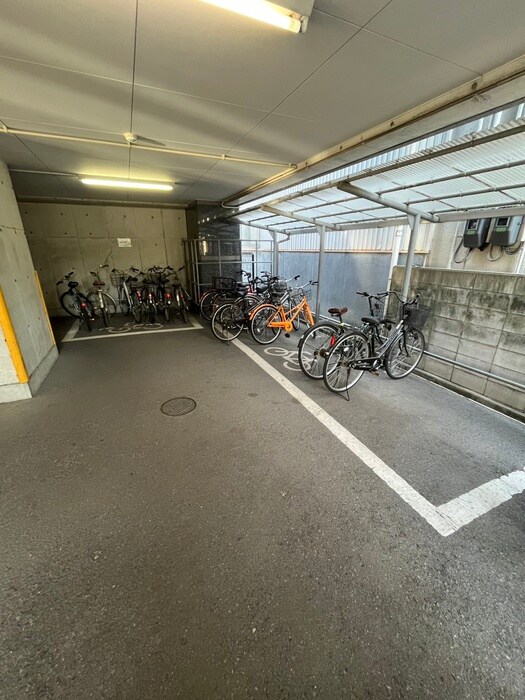物件外観写真4　(駐輪場)