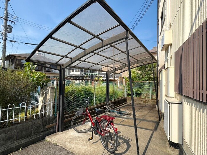 物件外観写真3　(駐輪場)