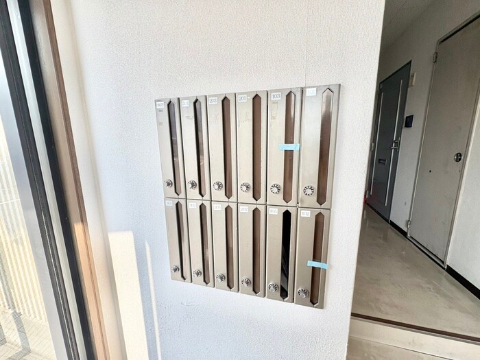 物件外観写真4　(エントランス部分)