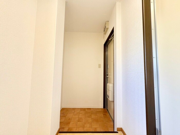 物件内観写真16　(玄関)