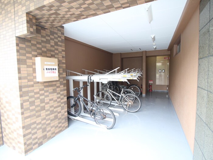 物件外観写真3　(駐輪場)