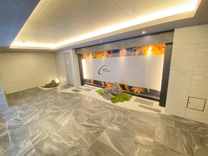 物件外観写真4　(エントランス部分)