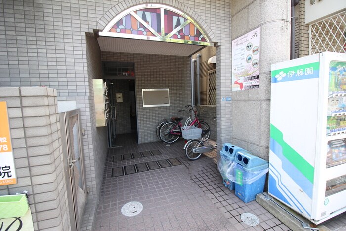 物件外観写真4　(エントランス部分)