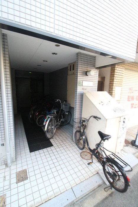 物件外観写真6　(エントランス部分)