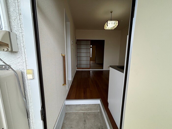 物件内観写真7　(玄関)