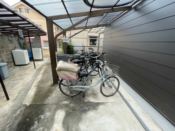 物件外観写真5　(駐輪場)