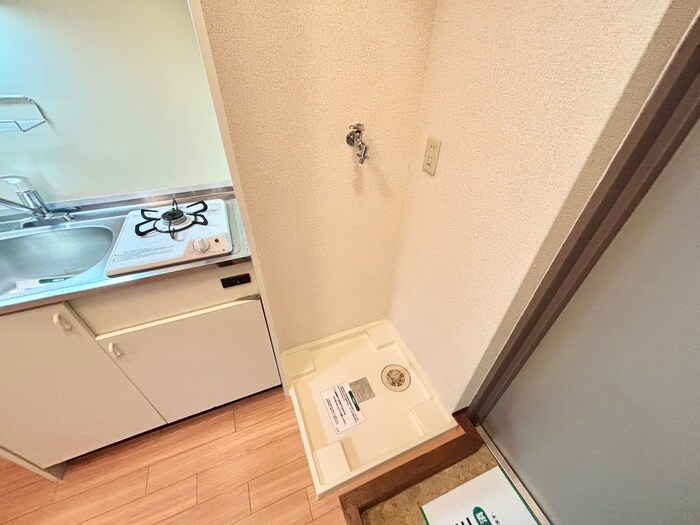 物件内観写真16　(洗濯機置場)