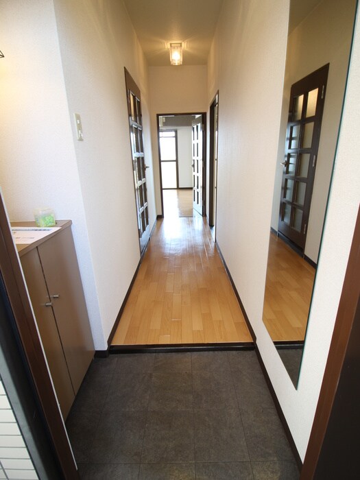 物件内観写真11　(玄関)