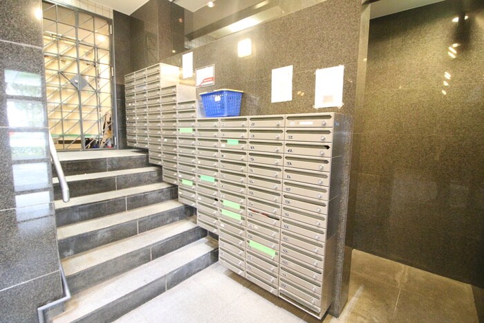 物件外観写真4　(エントランス部分)