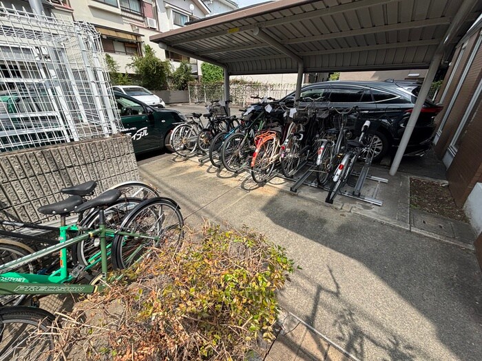物件外観写真6　(駐輪場)