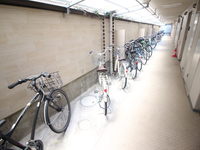 物件外観写真3　(駐輪場)