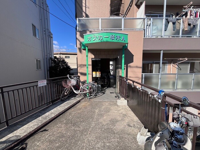 物件外観写真3　(エントランス部分)