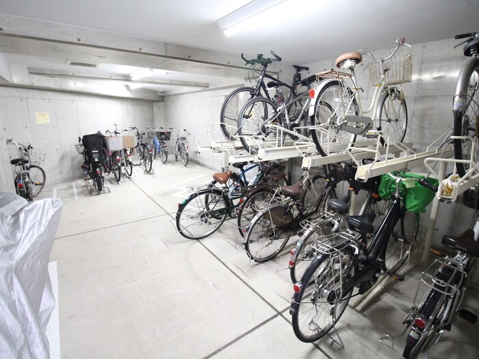 物件外観写真5　(駐輪場)