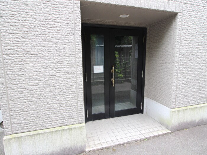 物件外観写真5　(エントランス部分)