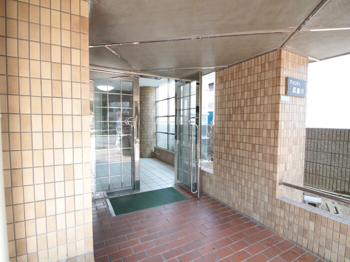 物件外観写真2　(エントランス部分)