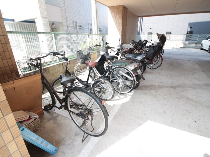 物件外観写真4　(駐輪場)