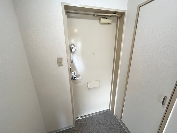 物件内観写真15　(玄関)