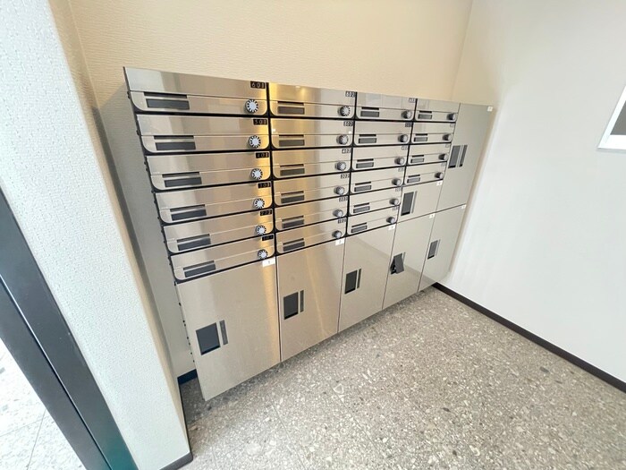 物件外観写真4　(エントランス部分)