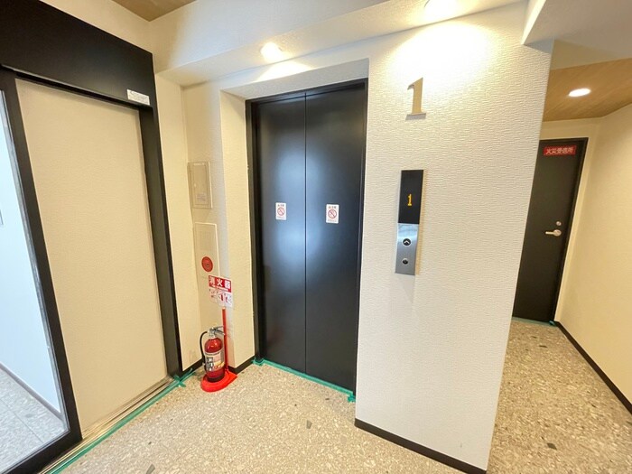 物件外観写真5　(エントランス部分)