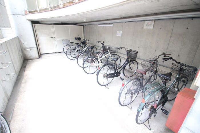 物件外観写真6　(駐輪場)
