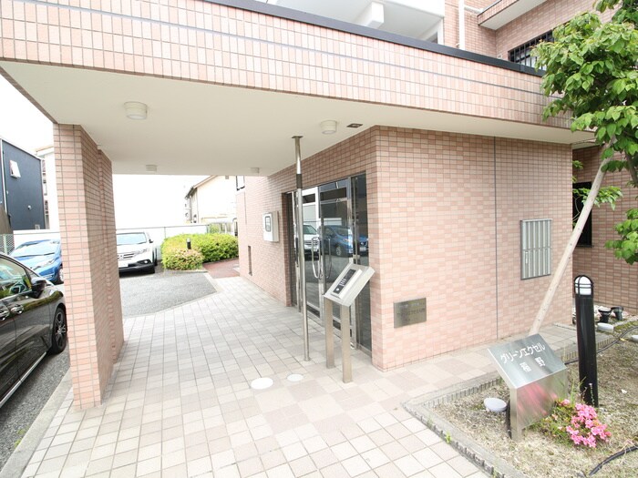 物件外観写真4　(エントランス部分)