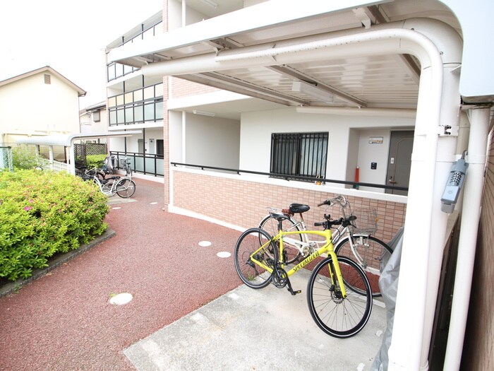 物件外観写真5　(駐輪場)