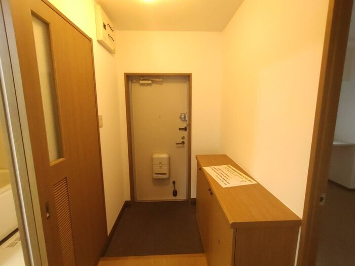 物件内観写真16　(玄関)