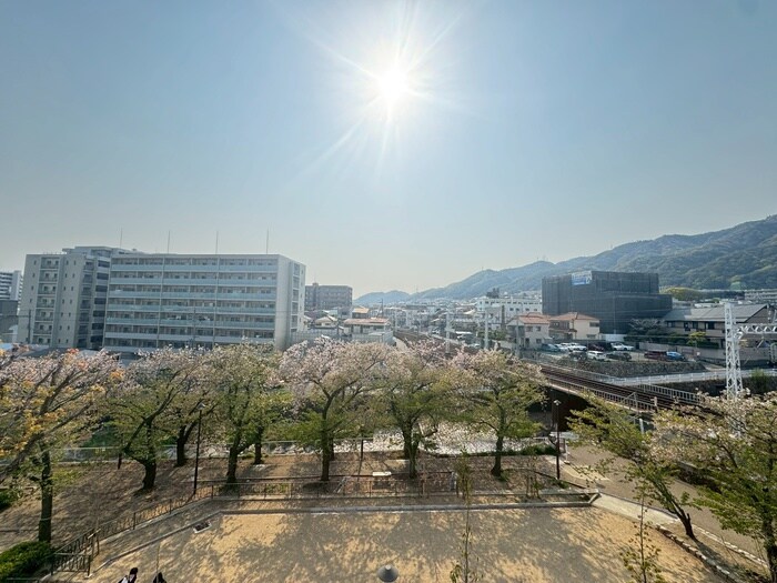 物件内観写真16　(室内からの展望)