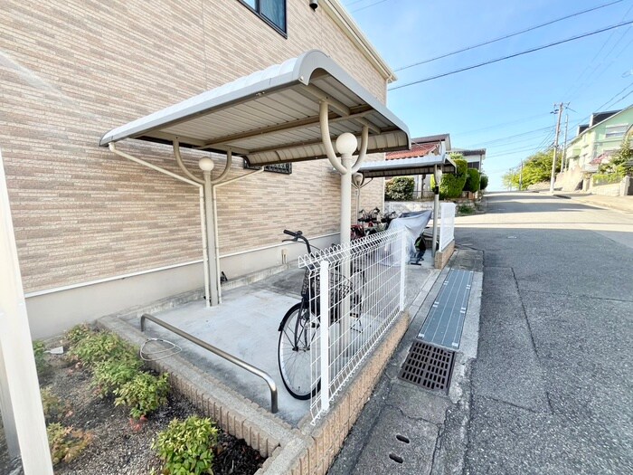 物件外観写真4　(駐輪場)