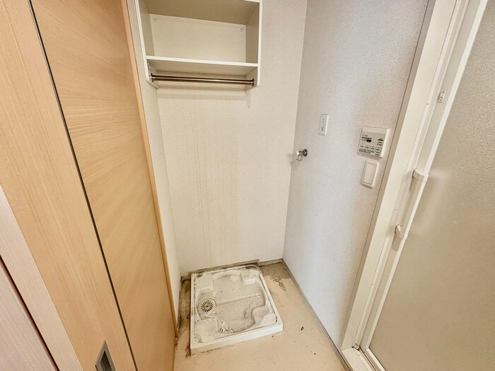 物件内観写真12　(洗濯機置場)