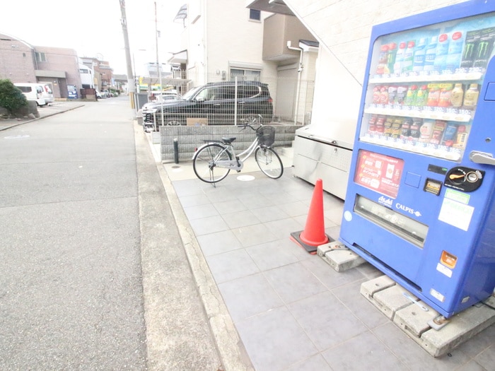 物件外観写真6　(駐輪場)