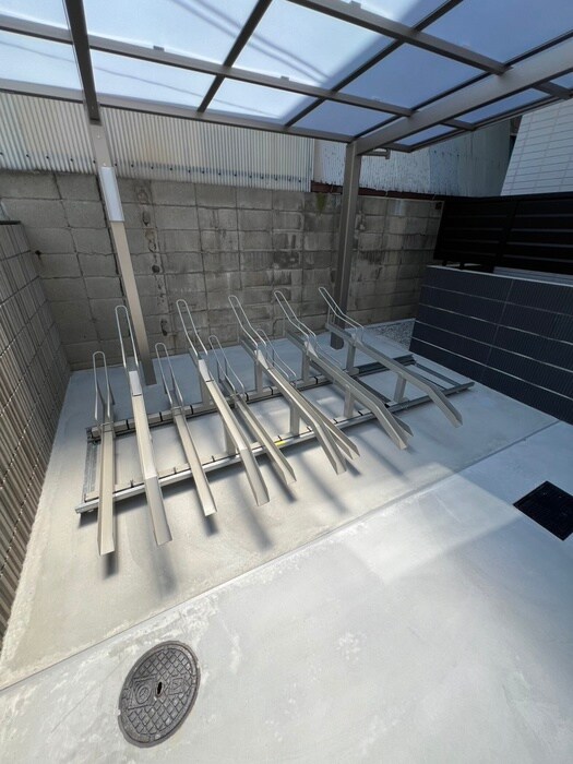 物件外観写真3　(駐輪場)