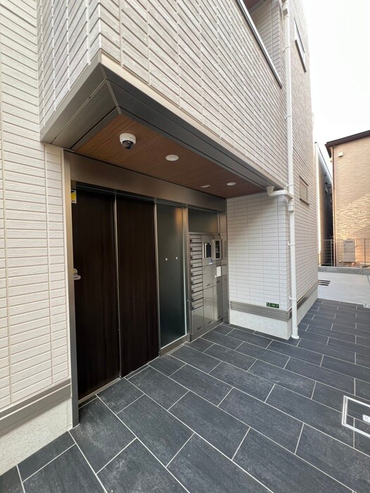 物件外観写真6　(エントランス部分)