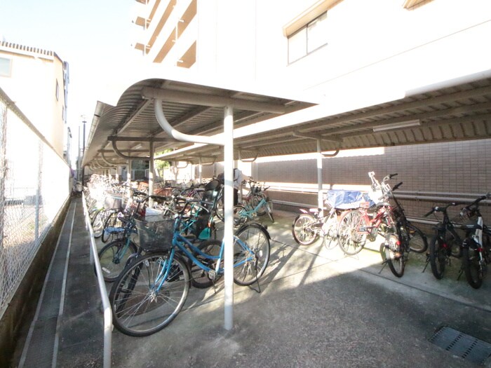 物件外観写真3　(駐輪場)