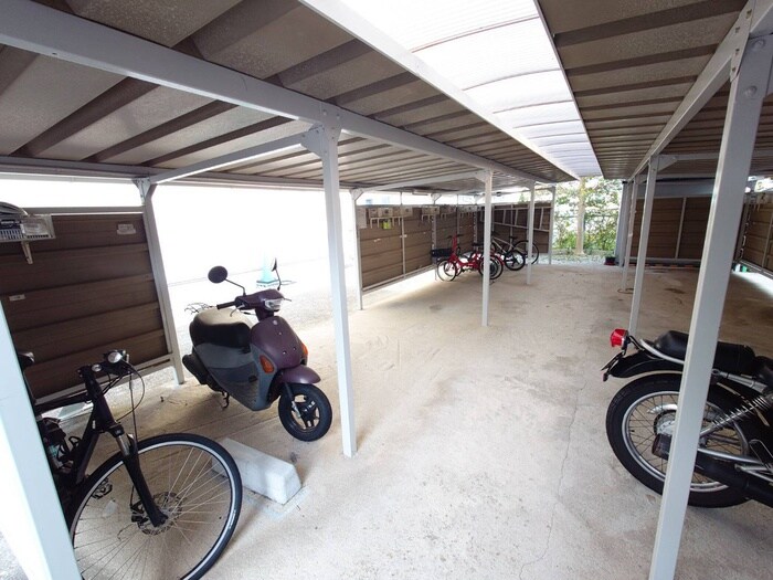 物件外観写真6　(駐輪場)