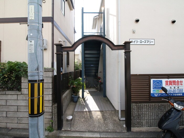 物件外観写真3　(エントランス部分)